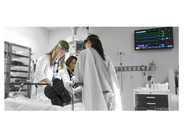 تصویر یک اتاق بیمارستانی که با دستگاه های ترنسدیوسر کار می کنند,transducer